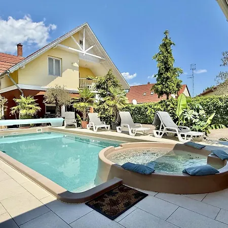 Lelle Udvar 6 Ac Free Parking Daire